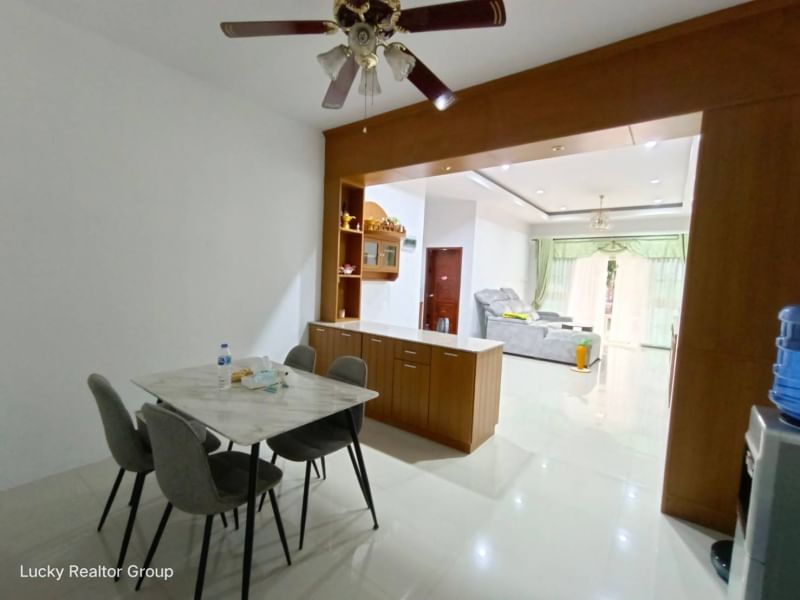 House-for-sale-Chokchai-Green-Valley-living-room