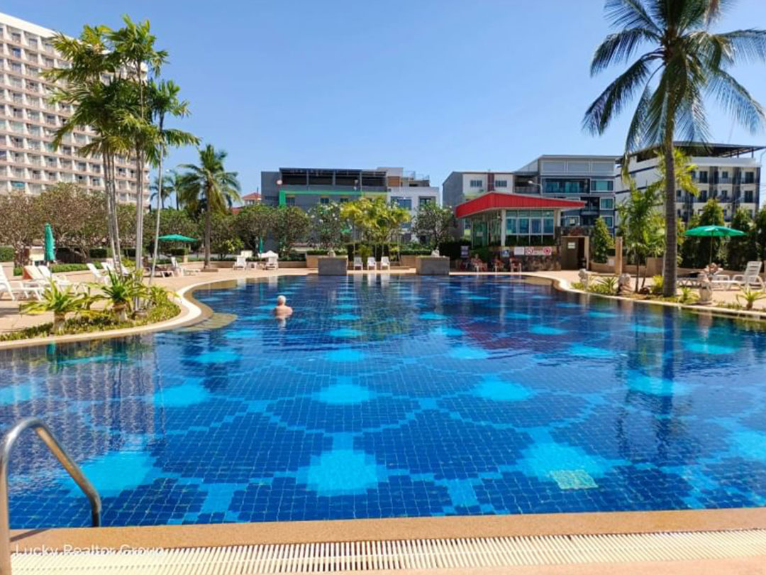 Jomtien-beach-Rimhad-condo-for-sale-and-for-rent-double-unit-swimming-pool2