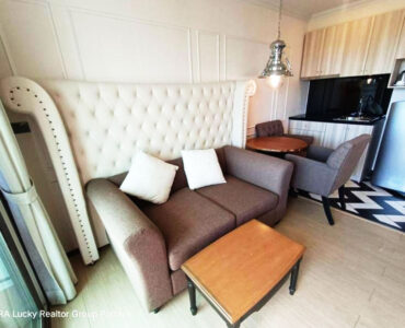 Venetian-Condo-for-sale-rent-living-room
