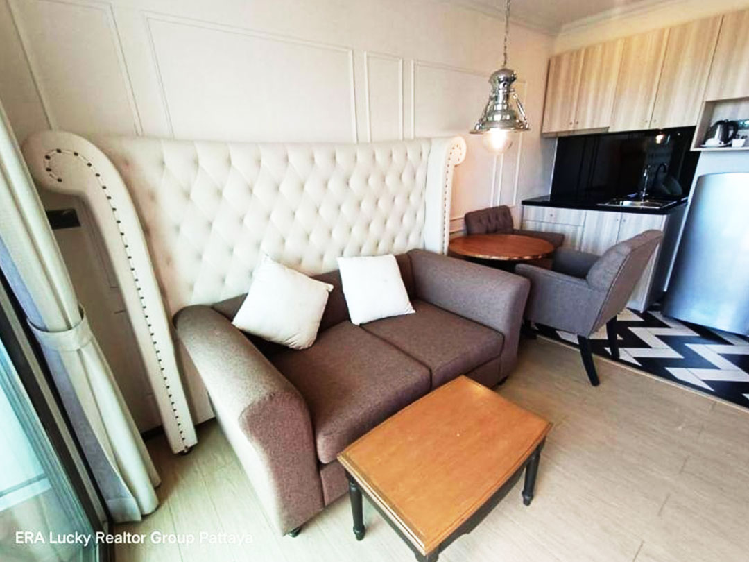 Venetian-Condo-for-sale-rent-living-room