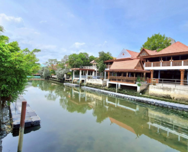 5 Bedrooms House Resort Style