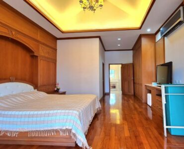 Private House at Yacht Club 1