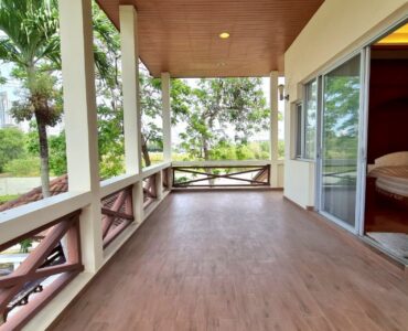 Private House at Yacht Club 1