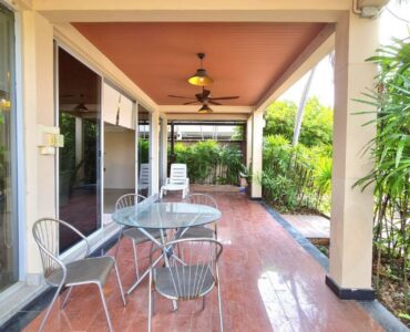 Private House at Yacht Club 1