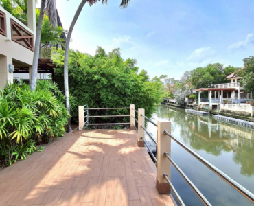 5 Bedrooms House Resort Style