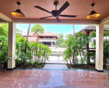 5 Bedrooms House Resort Style