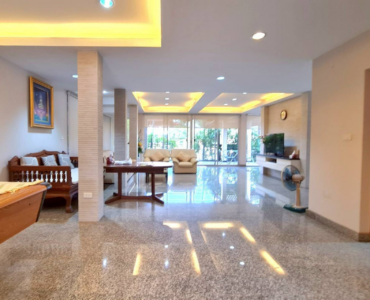 5 Bedrooms House Resort Style