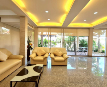 5 Bedrooms House Resort Style