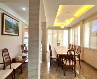 5 Bedrooms House Resort Style