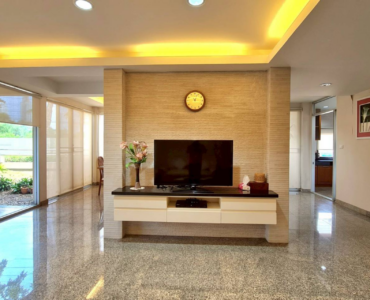 5 Bedrooms House Resort Style