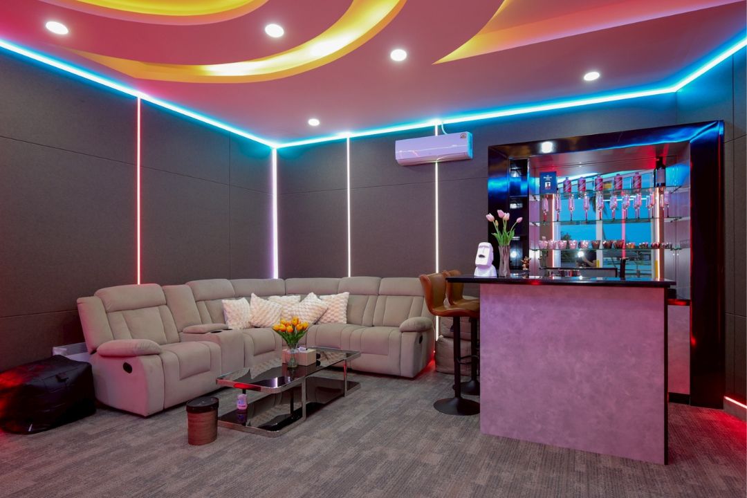 White House Wat Boon-Karaoke