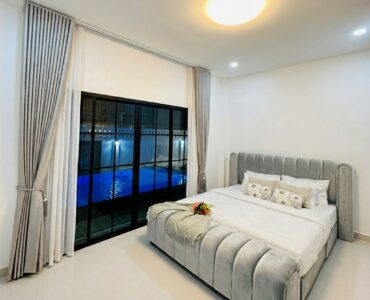 Newly Built Luxury Corner Pool Villa North Pattaya
