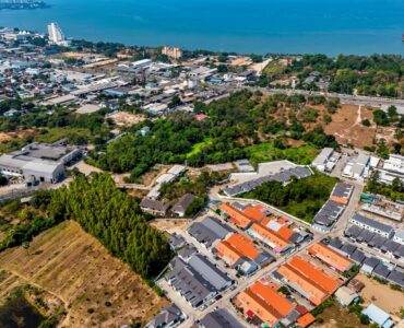 Newly Built Luxury Corner Pool Villa North Pattaya