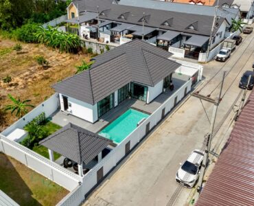 Newly Built Luxury Corner Pool Villa North Pattaya