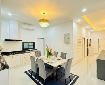 Newly Built Luxury Corner Pool Villa North Pattaya