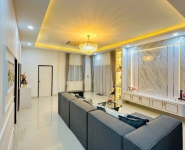Newly Built Luxury Corner Pool Villa North Pattaya