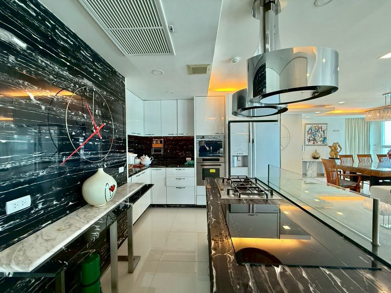 Cosy Beach View Condominium