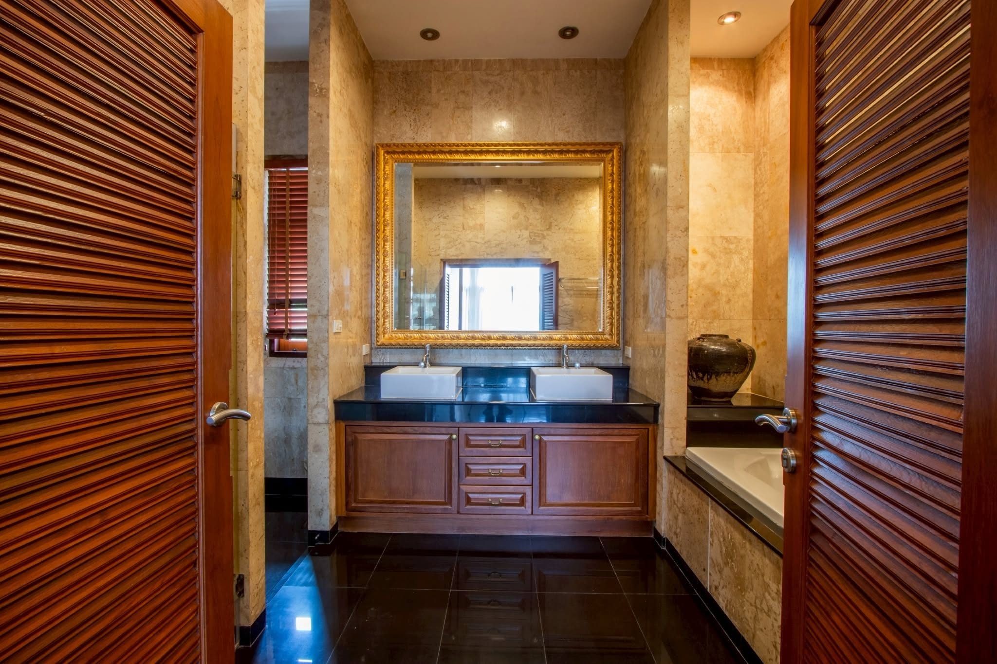 bathroom-view-talay-marina-najomtien