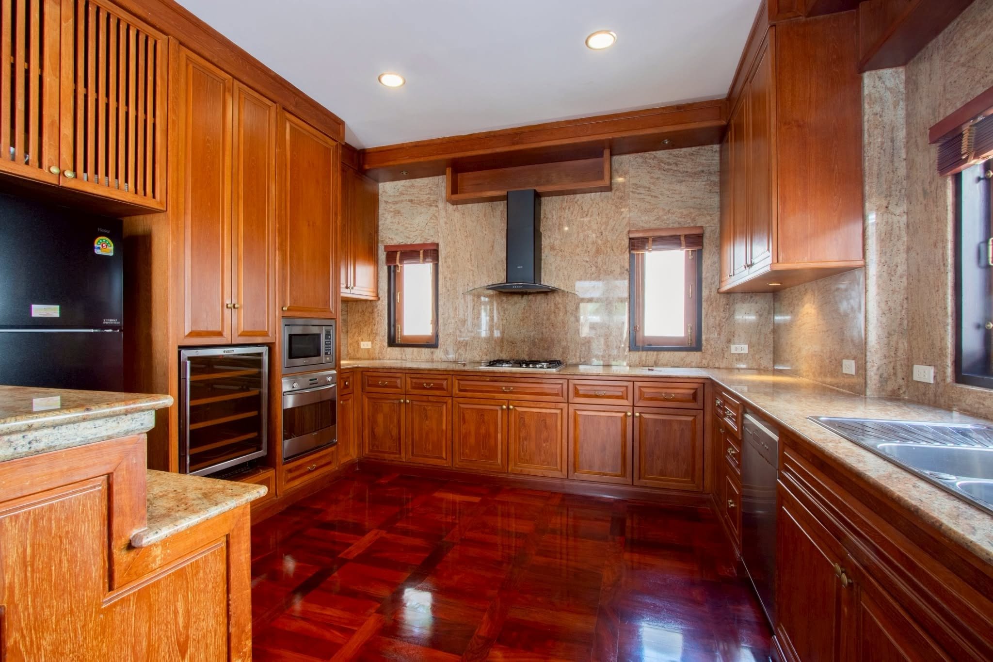 kitchen-view-talay-marina-najomtien