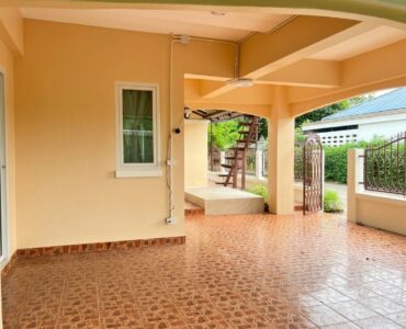 parking-renovated-house-bang-saray