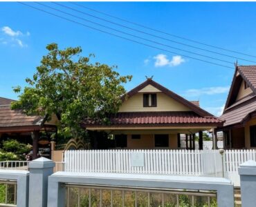 exterior-pool-villa-bangsaray