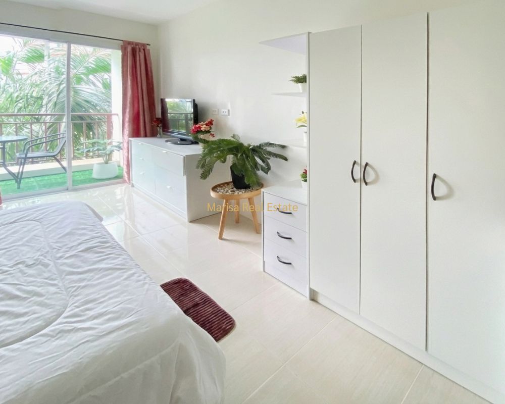 AD Lake & Resort studio for sale-living room2