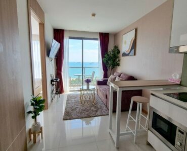 Riviera Jomtien sea view living room rental condo
