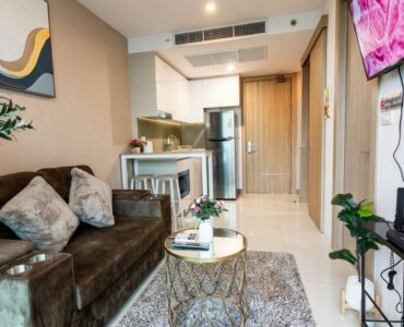 Riviera Jomtien sea view living room rental condo