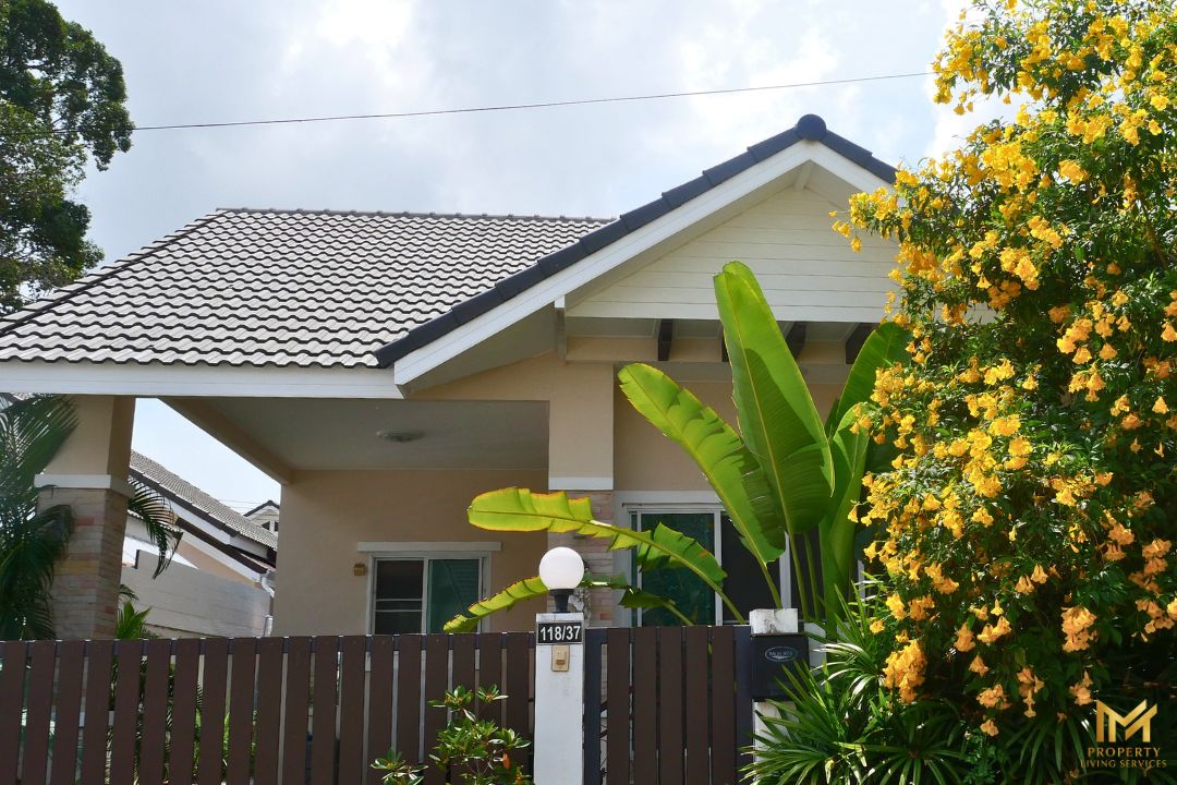 Private House in Muntra Village Bangsaray-exterior