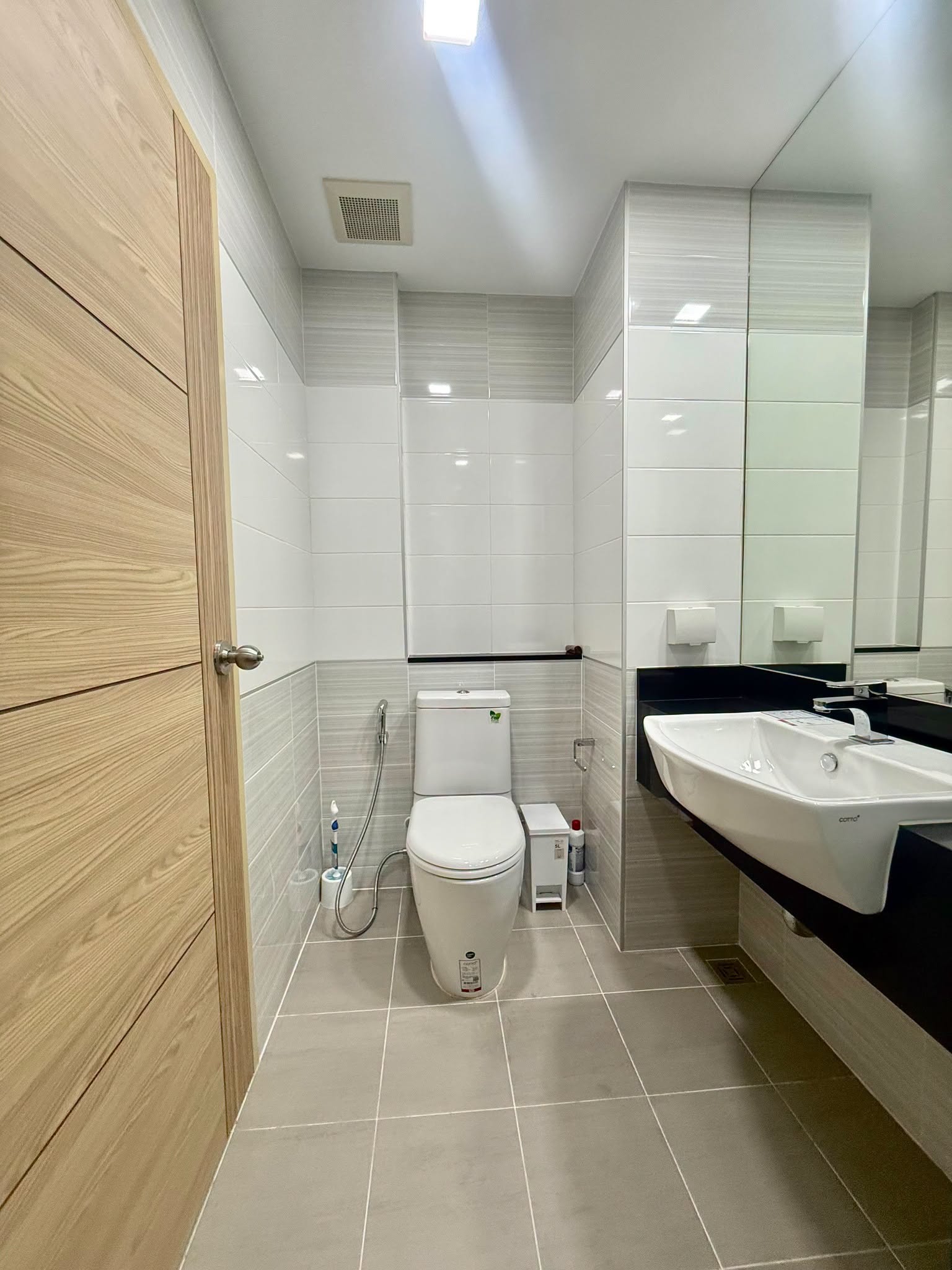 Whale Marina studio for sale - bathroom1