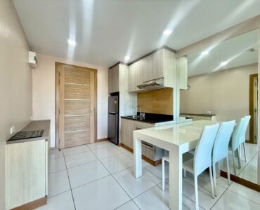 Whale Marina studio for sale - dinning table