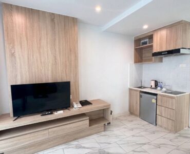 D-Eco Wellness Centre Condo 1 Bed Jacuzzi-living room
