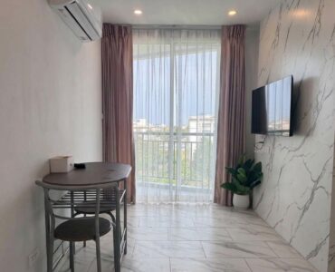 D-Eco Wellness Centre Condo 2 beds-living room
