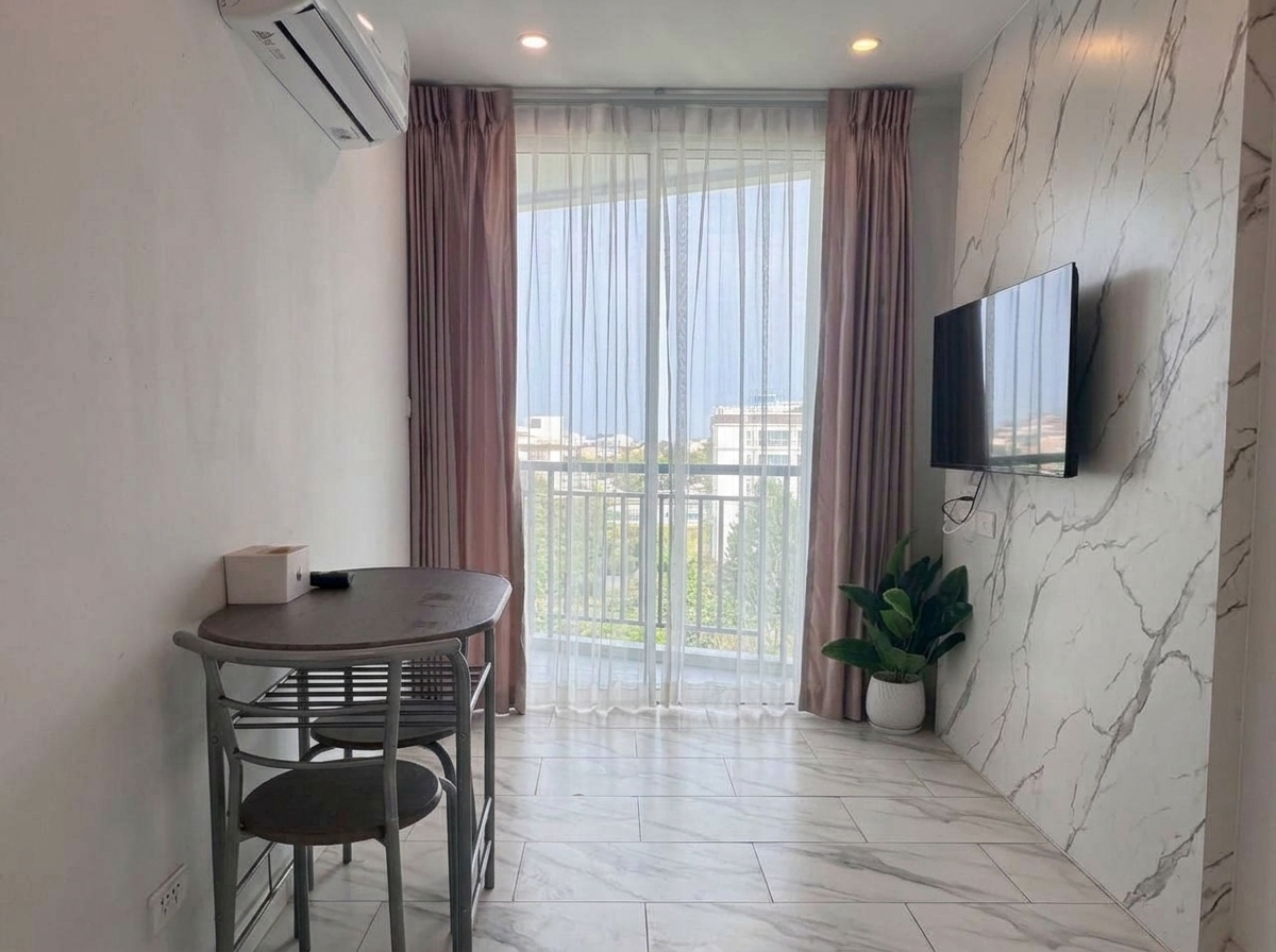 D-Eco Wellness Centre Condo 2 beds-living room