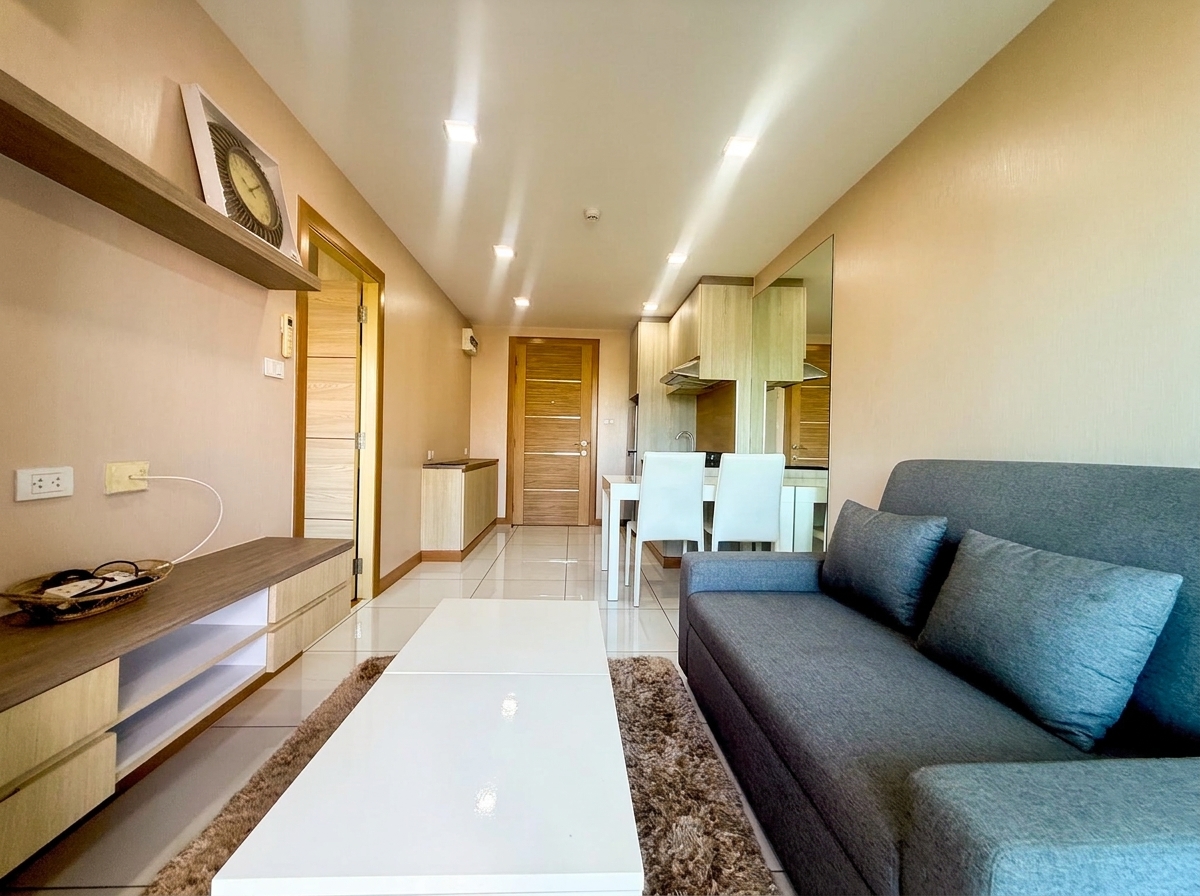 Whale Marina studio for sale - living room