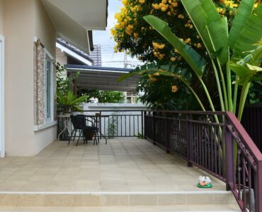 Muntra House for Rent-Balcony