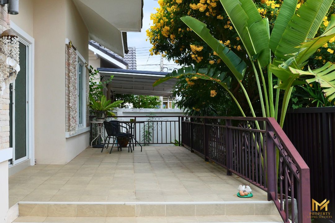 Muntra House for Rent-Balcony